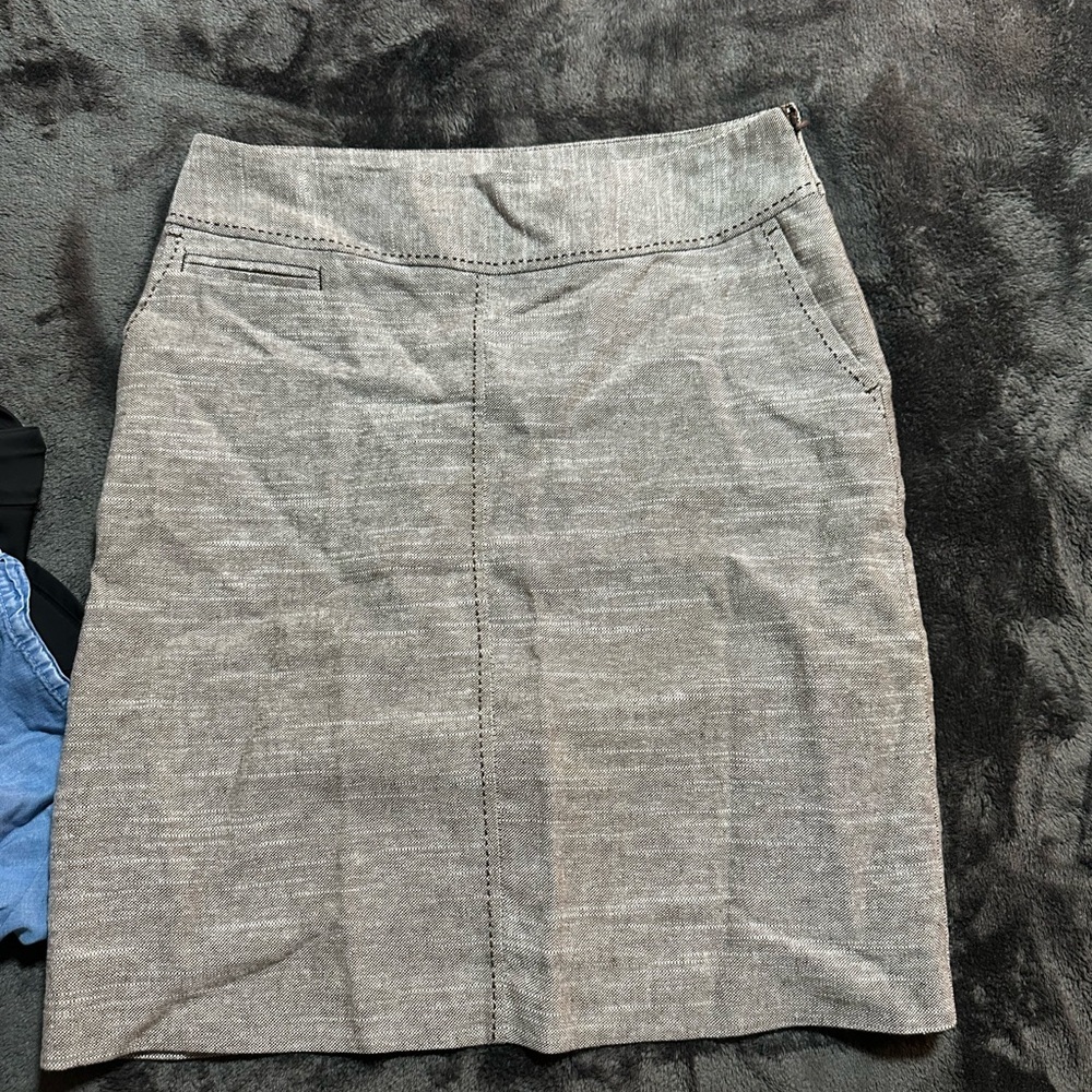 Tan/beige/white pencil skirt